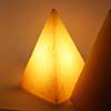Salzprodukte Salzlampe in Pyramidenform